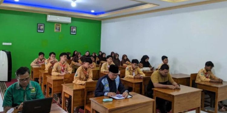 DPW LDII Kalimantan Timur mengikuti pelatihan Bantuan Hidup Dasar (BHD) dalam rangkaian Bulan Bakti Kesehatan Nasional yang diinisiasi oleh DPP LDII, pada Sabtu (30/11). Foto: LINES