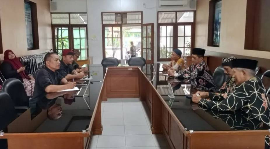 Pengurus harian DPD LDII Kabupaten Banyuwangi melakukan audiensi dengan Dinas Lingkungan Hidup (DLH) Banyuwangi. Foto: LINES.
