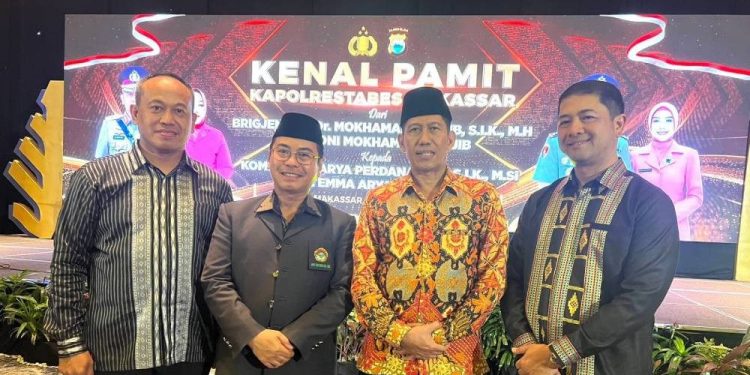 Ketua DPW LDII Sulawesi Selatan, Asdar Mattiro, menghadiri acara kenal pamit Kapolrestabes Makassar yang berlangsung di Nusantara Hall, Lt. 3 The Rinra Hotel Makassar, Sulawesi Selatan. Foto: LINES.