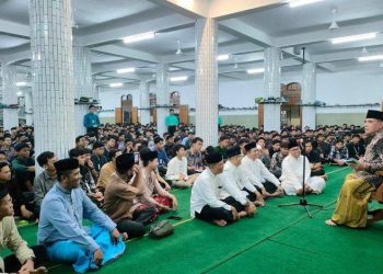 Pengasuh Ponpes Sunan Ngerang Nahjatus Sholihin Rembang Beri Motivasi Santri Ponpes Wali Barokah