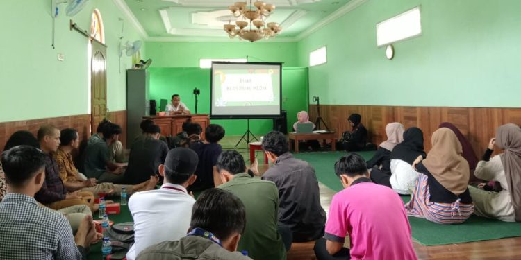 DPD LDII Salatiga menyelenggarakan acara bertema “Bijak Bermedia Sosial” yang berlangsung di Gedung Serbaguna LDII Salatiga pada Sabtu, (28/12). Foto: LINES.