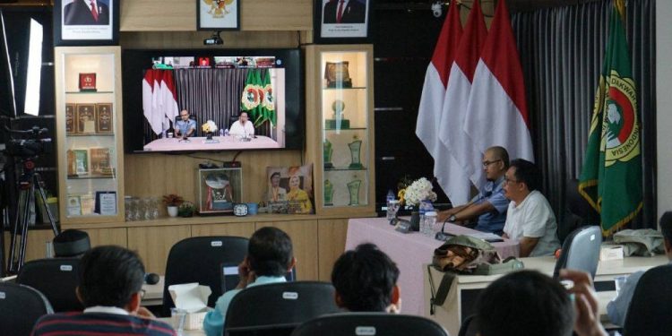 DPW LDII Jawa Barat kembali menunjukkan komitmennya dalam mendukung pengelolaan usaha bersama melalui pelatihan pengoperasian aplikasi keuangan digital. Kegiatan ini dilaksanakan di Sekretariat DPW LDII Jawa Barat, Jatinangor. Foto: LINES.