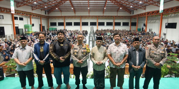 Penggerak Pembina Generus (PPG) Ponpes Al Ubaidah menghelat pengajian akhir tahun. Foto: LINES.