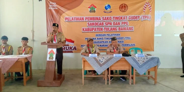 Sako SPN Tulang Bawang menghelat “Pelatihan Pembina Pramuka Gugus Depan dan Pangkalan”, pada Minggu (26/1), di SMA Tunas Bangsa, Tulang Bawang, Lampung. Foto: LINES