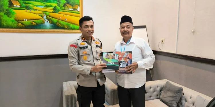 Ketua DPD LDII Kotawaringin Timur Dasuki audiensi dengan Polres Kotawaringin Timur, Kalimantan Tengah, pada Rabu (22/1). Foto: LINES