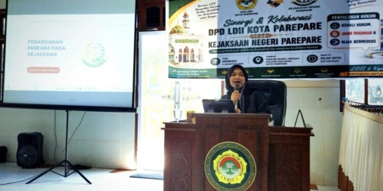 DPD LDII Kota Parepare menggandeng Kejaksaan Negeri (Kejari) Parepare untuk meningkatkan literasi hukum warga melalui penyuluhan. Foto: LINES