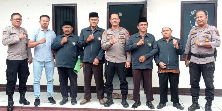 Pengurus PC LDII Jambi Timur audiensi dengan Kapolsek Jambi Timur AKP Edi Mardi, pada Selasa (21/1). Foto: LINES