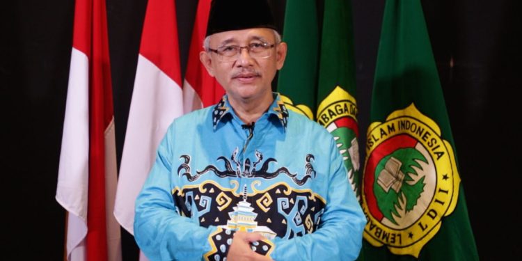 “Umat yang rukun bersatu merupakan modal sosial dalam membangun negara. Indonesia sangat beragam, di sinilah Kementerian Agama menjadi garda terdepan menjaga kebhinnekaan. Keberagaman namun bertekad untuk satu tujuan merupakan berkah dari Allah SWT, inilah yang tak dimiliki bangsa lain,” papar Ketua Umum DPP LDII KH Chriswanto Santoso.