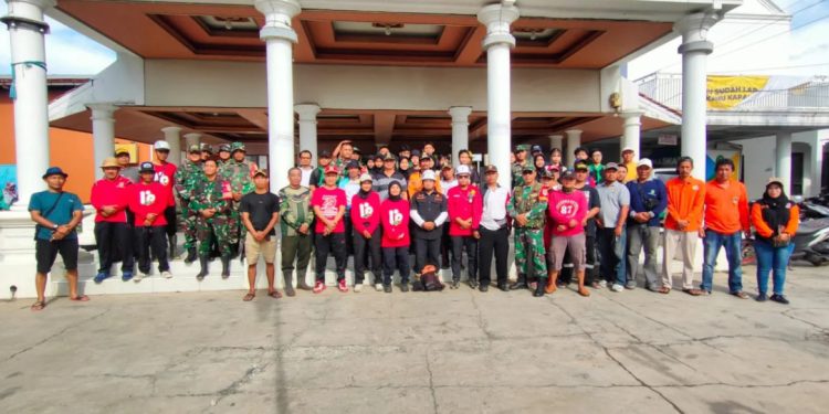 DPD LDII Kabupaten Bekasi, bekerja sama dengan Badan Penanggulangan Bencana Daerah (BPBD) Kabupaten Bekasi, Jawa Barat menggelar kerja bakti pascabencana puting beliung yang melanda wilayah Desa Sumber Jaya, Kecamatan Tambun Selatan. Foto: LINES