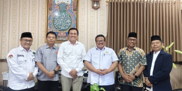 Pengurus DPD LDII Kabupaten Karawang silaturahim dengan Kantor Kementerian Agama (Kemenag) Kabupaten Karawang. Foto: LINES.