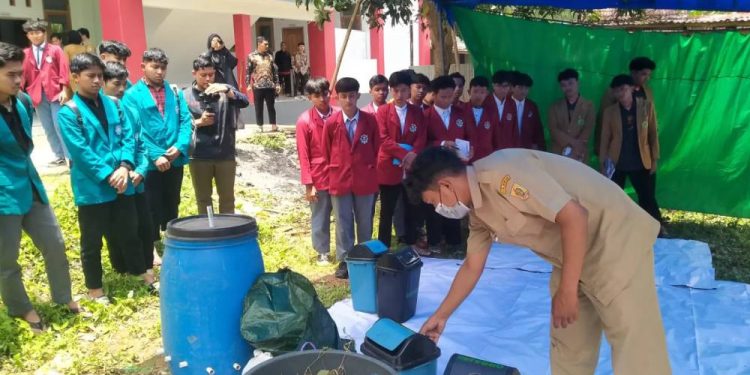 LDII Wonogiri menggelar workshop bertajuk "Merawat Bumi dengan Bangkit Mandiri Mengelola Sampah untuk Ponpes yang Bersih dan Sehat". Foto: LINES.