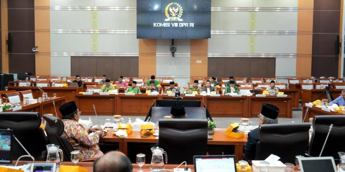 Situasi pada Rapat Dengar Pendapat Umum Panja Haji dan Umrah dengan Ketua MUI dan Ketua Umum Ormas-ormas Islam. Foto: LINES.