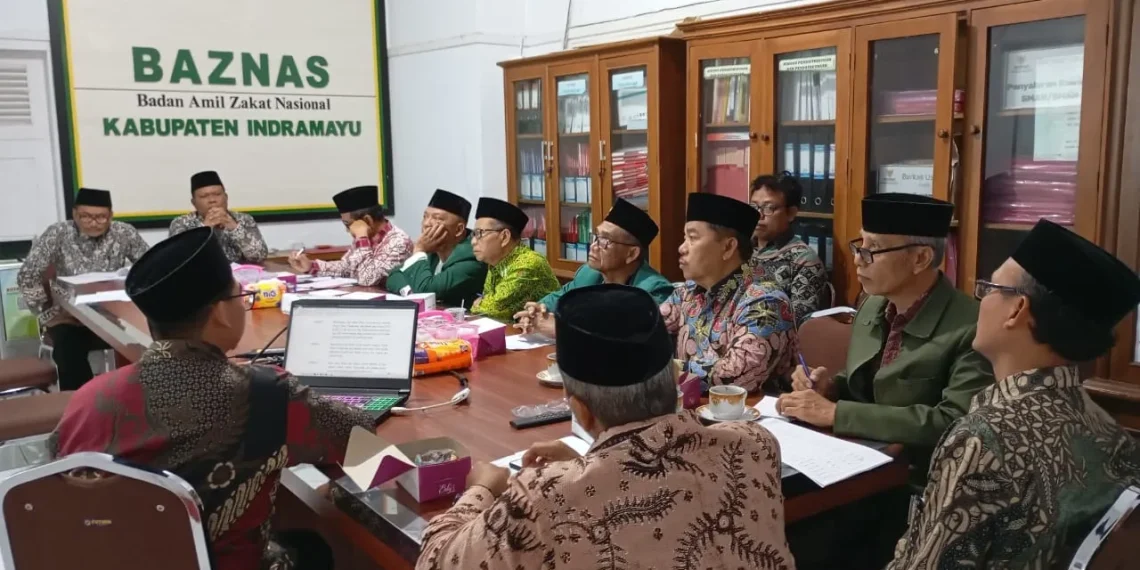 Badan Amil Zakat Nasional (BAZNAS) Kabupaten Indramayu menggelar rapat persiapan menghadapi bulan suci Ramadhan 1446 H, pada Kamis (30/1) di Kantor BAZNAS Indramayu, Jawa Barat. Foto: LINES