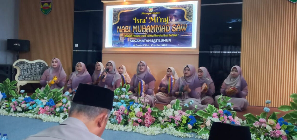 Ketua PC LDII Kecamatan Jatiluhur, Sumadi, menghadiri pengajian Isra Mi’raj di Kantor Kecamatan Jatiluhur, Purwakarta, pada Kamis (6/2). Foto: LINES