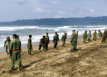 Persinas ASAD Wonogiri Gelar Latihan Bersama Pelatih di Pantai Pancer Door