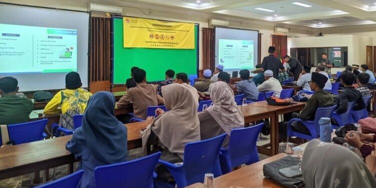 BPJS Kesehatan Kantor Cabang (KC) Serang menyosialisasikan Program Jaminan Kesehatan Nasional (JKN) dan aplikasi Mobile JKN kepada guru agama LDII Kramatwatu. Foto: LINES