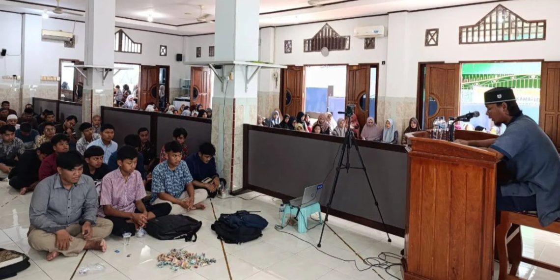 DPW LDII Papua Barat mengadakan pengajian secara hybrid yang dipusatkan di Masjid Al-Mubarok Fanindi, Manokwari, Minggu (26/1). Foto: LINES