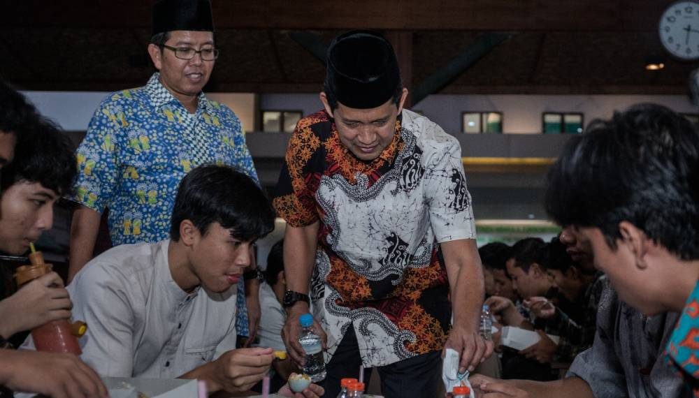 Bank Syariah Indonesia (BSI) melalui DPP LDII menyalurkan 550 paket buka bersama kepada Pondok Pesantren Minhaajurrosyidiin, Jakarta. Foto: LINES.