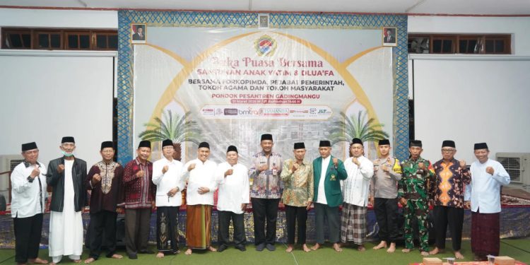 Ponpes Gadgingmangu menghelat “Buka Puasa Bersama dan Santunan bagi Anak Yatim dan Duafa”. Foto: LINES