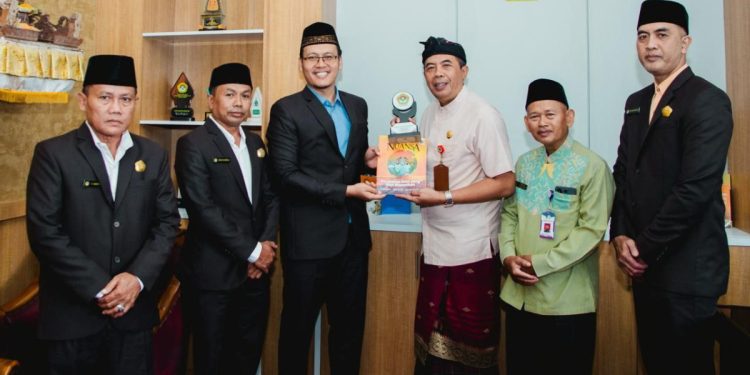 Pengurus harian DPD LDII Kabupaten Tabanan audiensi ke Kantor Kementerian Agama (Kemenag) Kabupaten Tabanan, pada Rabu (20/2). Foto: LINES.