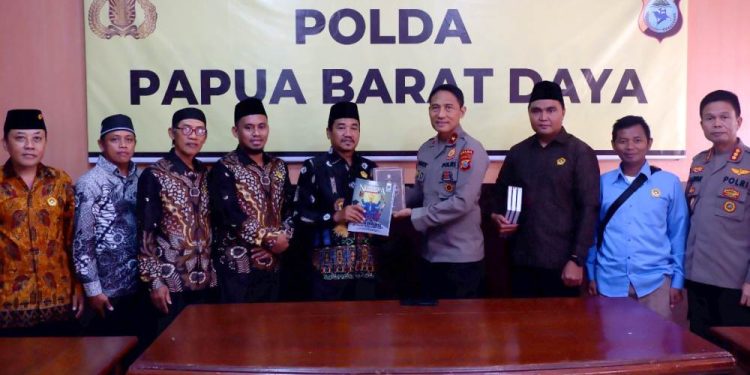 Jajaran pengurus DPW LDII Papua Barat Daya mengadakan audiensi dengan Kapolda Papua Barat Daya, Brigjen Pol. Gatot Haribowo pada Jumat (14/3). Foto: LINES.