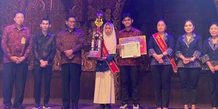 Aurel Khaira Sabili, siswi kelas IX SMP Albanna Bali, mencatatkan sederet prestasi membanggakan di tingkat kota hingga provinsi sepanjang tahun 2024. Foto: LINES