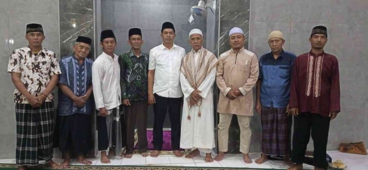 Pemerintah Desa Bunton, Kecamatan Adipala, Cilacap, menggelar Safari Ramadan di Masjid Tawakkal pada Selasa malam (4/3). Foto: LINES.