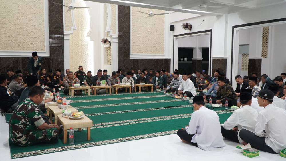 Polres Metro Depok berkolaborasi dengan Pimpinan Cabang (PC) LDII Kecamatan Limo menciptakan lingkungan yang aman dan tertib melalui acara “Ngopi Kamtibmas bersama Warga”. Foto: LINES.