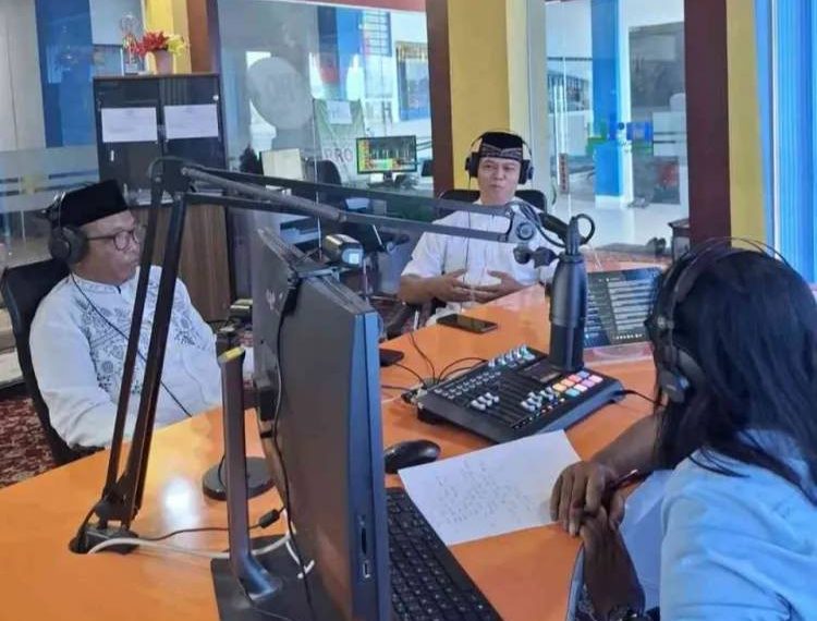 DPD LDII Manokwari menyampaikan sukses Ramadan di dialog interaktif di PRO 1 FM 94,3 MHz dan aplikasi RRI Digital pada Rabu (12/3). Foto: LINES.
