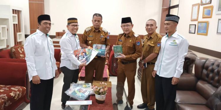 DPD LDII Payakumbuh audiensi dengan Wali Kota Payakumbuh Zulmaeta, di kantor Balaikota Payakumbuh. Foto: LINES.