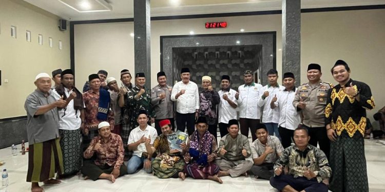 PAC LDII Kalentambo, Kecamatan Pusakanagara Kabupaten Subang, Jawa Barat, menggelar kegiatan buka bersama dan tarawih keliling bersama perangkat desa. Foto: LINES.