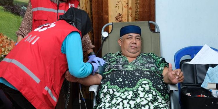 Warga PAC LDII Purwomartani turut berpartisipasi dalam kegiatan donor darah yang diselenggarakan oleh Pemerintah Kapanewon Kalasan. Foto: LINES.