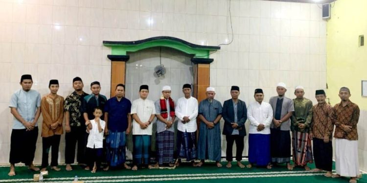 Pemerintah Desa Bojongsari menggelar kegiatan tarawih keliling di Masjid Al Barokah, naungan PAC LDII Bojongsari, Kabupaten Purbalingga. Foto: LINES.