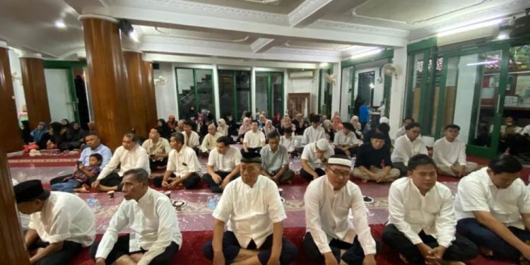 PC LDII Cempaka Putih menggelar ‘Buka Puasa Bersama 2025’ bersama Dewan Kemakmuran Masjid (DKM) An-Naafiu. Foto: LINES.