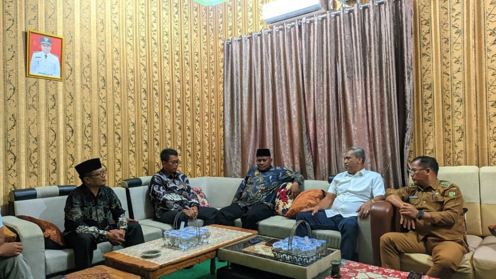 PC LDII Tapung audiensi dengan Camat Tapung, Sofwandi, di Kantor Camat Tapung, Kampar. Foto: LINES.