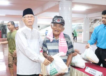 Ponpes Wali Barokah Bagikan 800-an Paket Sembako untuk Warga Kurang Mampu