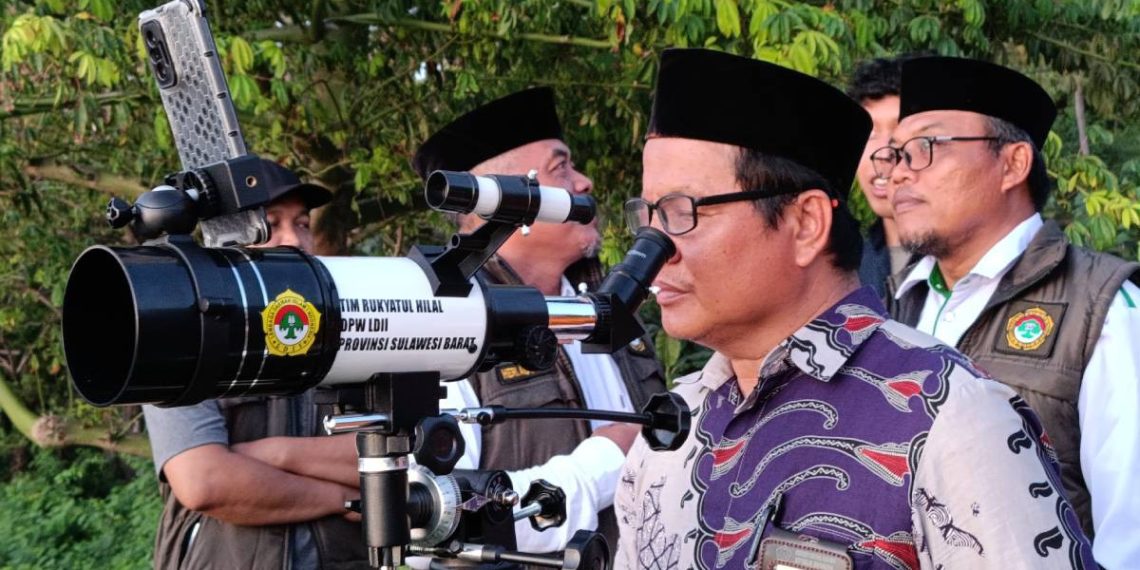 Tim Rukyatul Hilal DPW LDII Sulawesi Barat (Sulbar) bersama ormas Islam lainnya memantau hilal untuk penentuan 1 Ramadan 1446 H. Foto: LINES.