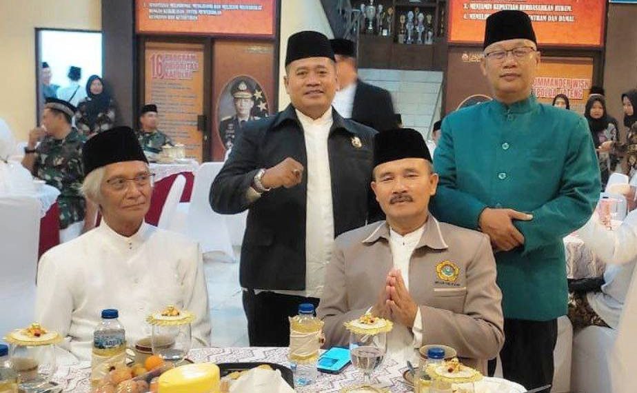 Polres Klaten menggelar acara “Sholawat dan Ngaji” (Showanji) di Mapolres Klaten pada Rabu, (26/2/2025). Kegiatan ini dihadiri oleh berbagai elemen masyarakat, termasuk DPD LDII Kabupaten Klaten. Foto: LINES.