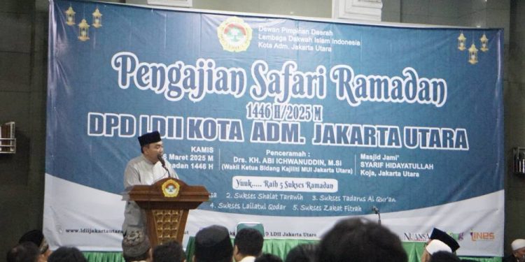 Wakil Ketua Bidang Pengkajian dan Penelitian (Kajiliti) MUI Jakarta Utara dan Bendahara Umum MUI DKI Jakarta, KH Abi Ichwanuddin, memberikan ceramah dalam perhelatan Safari Ramadan LDII Jakarta Utara. Foto: LINES.