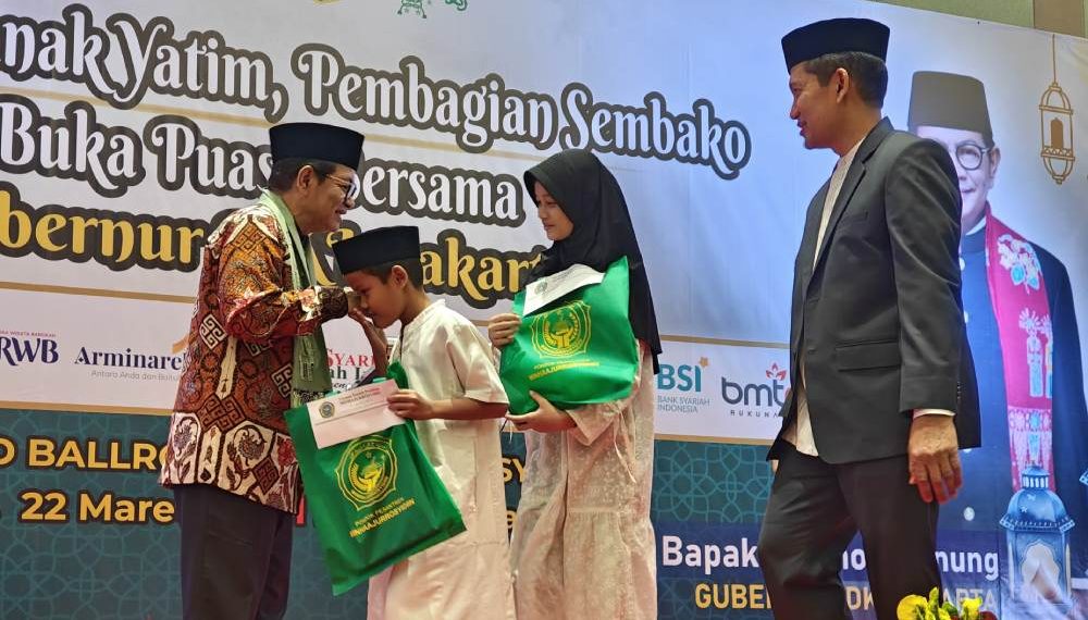 Gubernur DKI Jakarta Pramono Anung menghadiri acara santunan anak yatim yang diselenggarakan Yayasan Pondok Pesantren (Ponpes) Minhaajurrosyidin. Foto: LINES.