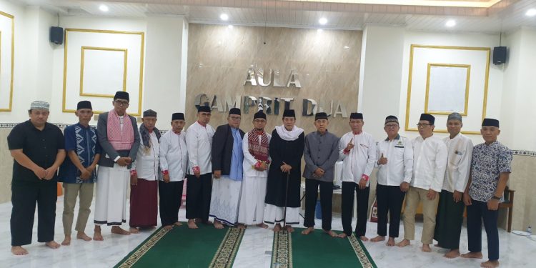 Ketua MUI Pondok Gede Jakarta Timur mengisi tausiah saat itikaf di LDII Jatiwaringin. Foto: LINES.