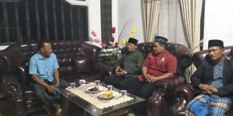 PAC LDII Sumber Agung silaturahim dengan Kepala Kampung Sumber Agung. Foto: LINES.