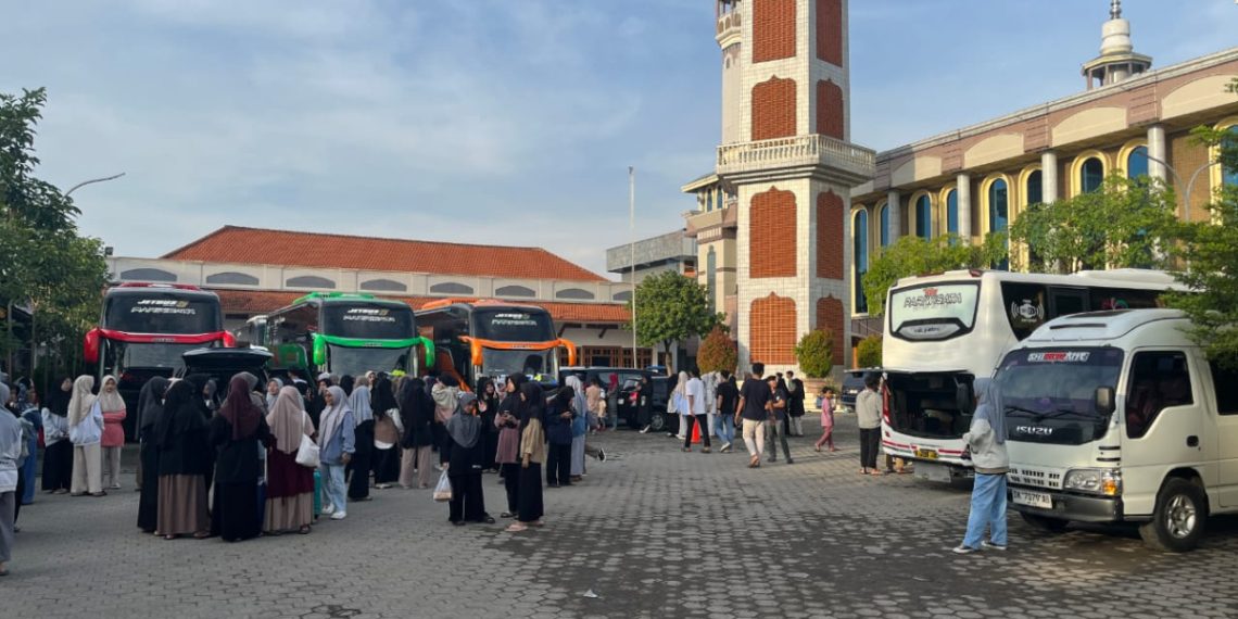 Santri Ponpes Gadingmangu mudik bersama. Foto: LINES.