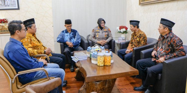 DPD LDII Salatiga memperkuat jalinan kerja sama dengan Kepolisian Resor Salatiga pada Jumat (14/3). Foto: LINES