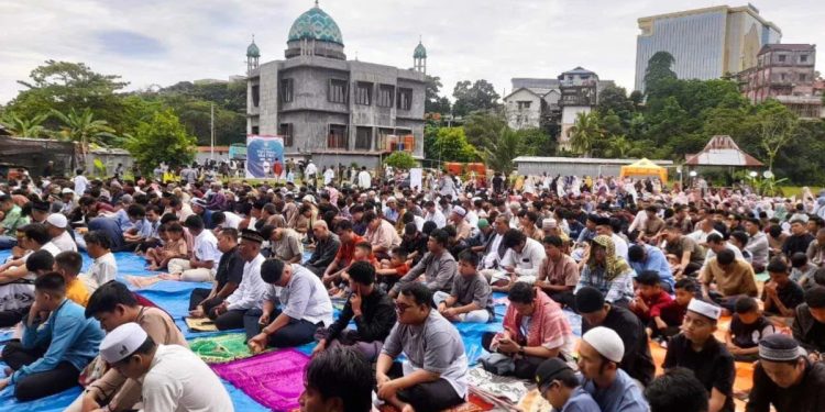 DPD LDII Kota Balikpapan menggelar salat Idul Fitri 1446H pada Senin (31/3) di lapangan Pondok Pesantren Bairuha dan lapangan Masjid Al-Ajwah. Foto: LINES