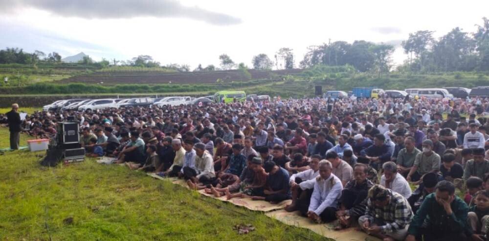 Ratusan warga LDII Balepanjang menunaikan Sholat Idul Fitri 1 Syawal 1446 H di Lapangan Kecamatan Jatipurno, Kabupaten Wonogiri. Foto: LINES.