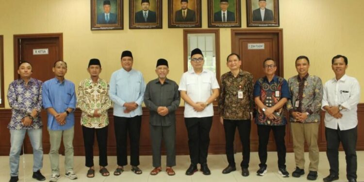 DPD LDII Kabupaten Gresik menjalin kemitraan dengan Otoritas Jasa Keuangan (OJK) dan Anggota Komisi XI DPR RI, Thoriq Majiddanor. Foto: LINES.