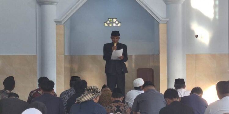 Warga LDII Mangunsoko, Kecamatan Dukun, Kabupaten Magelang, Jawa Tengah memadati Masjid Nurul Hikmah Dusun Dukuh. Foto: LINES.