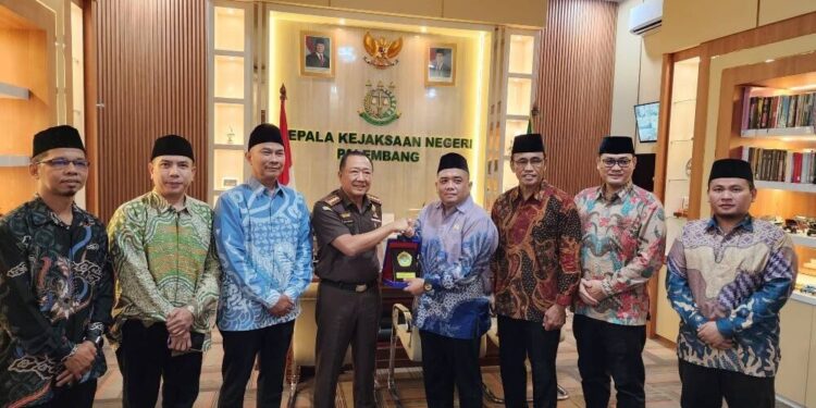 DPD LDII Kota Palembang audiensi dengan Kepala Kejaksaan Negeri (Kajari) Kota Palembang, Hutamrin, di kantor Kejari Palembang. Foto: LINES.
