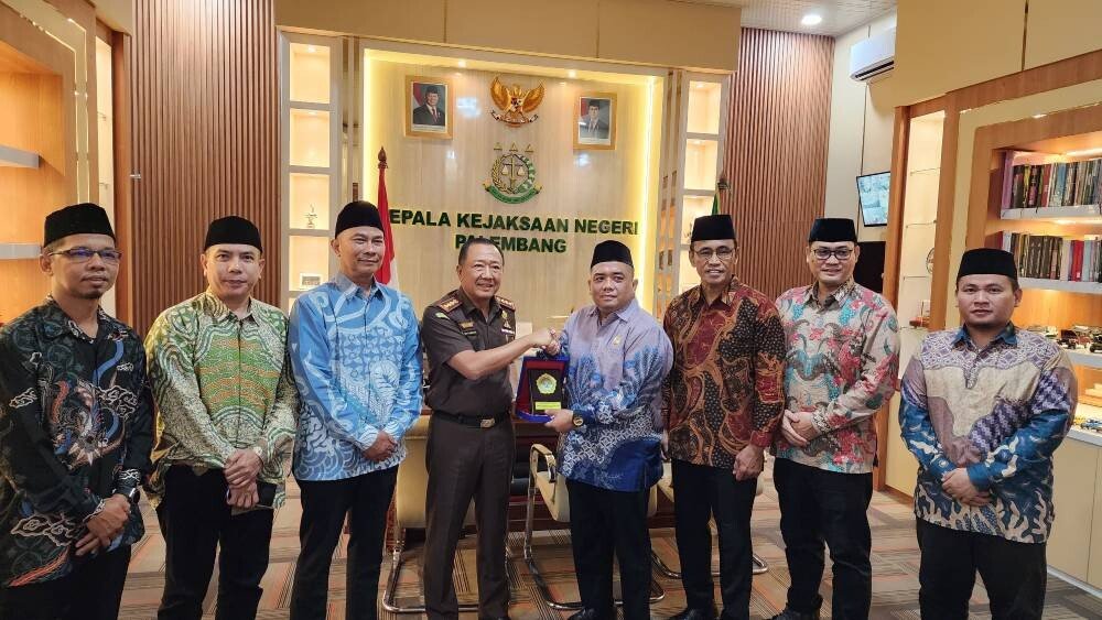 DPD LDII Kota Palembang audiensi dengan Kepala Kejaksaan Negeri (Kajari) Kota Palembang, Hutamrin, di kantor Kejari Palembang. Foto: LINES.